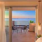 Theo Apartahotel 3*