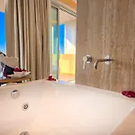 Theo Apartmanhotel 3*