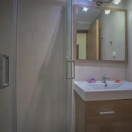 Apart-hotel Theo 3*